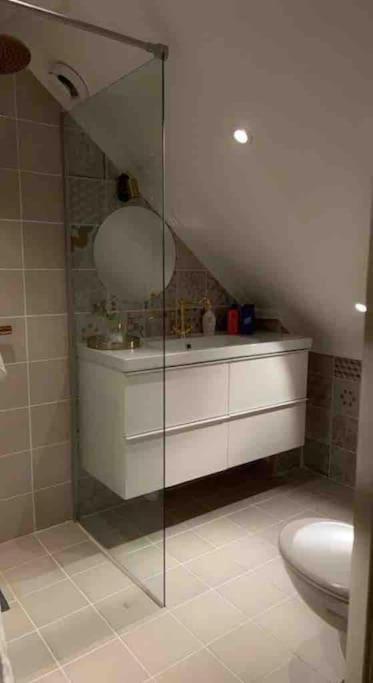 Gard Med Egen Sjoe Med Bryggbat, Nyrenoverat! แคทรีนโฮล์ม ภายนอก รูปภาพ